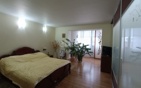 Продажа 5-комнатной квартиры, 181 м, Валиханова, дом 46