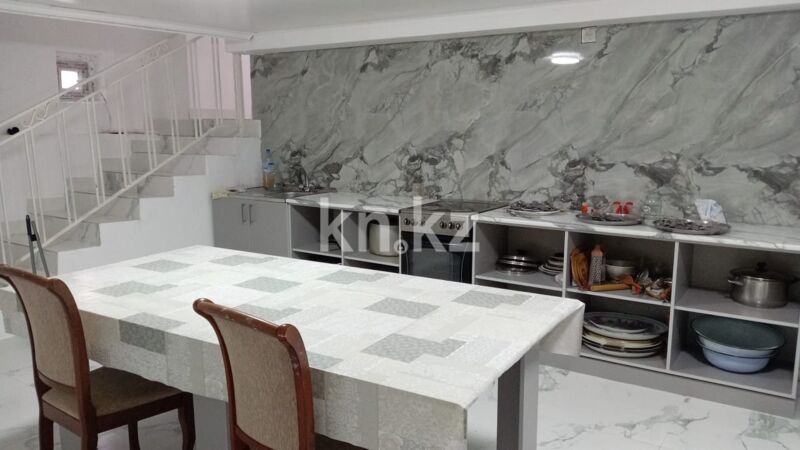 Аренда 8-комнатного дома, 300 м² - Аренда домов в Караганде фото 1 из 2