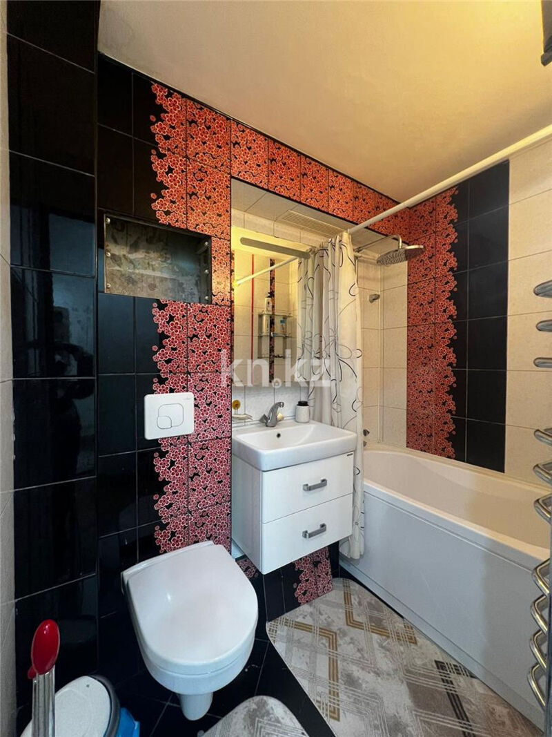 Продажа 4-комнатной квартиры, 62 м² - Продажа четырехкомнатных квартир в панельном доме в Караганде - страница 6 фото 10 из 15