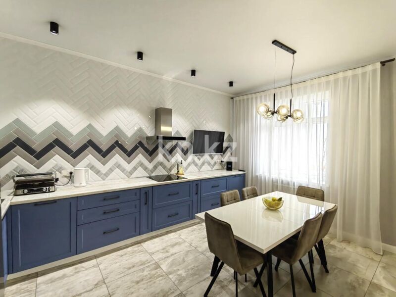 Продажа 4-комнатной квартиры, 138.4 м² - Продажа четырехкомнатных квартир в кирпичном доме в Караганде фото 7 из 31