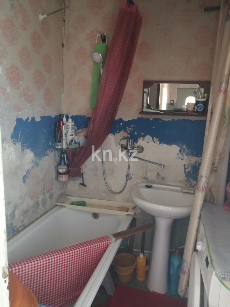 Продажа 4-комнатной квартиры, 77 м² - Продажа четырехкомнатных квартир в панельном доме в Караганде фото 8 из 11