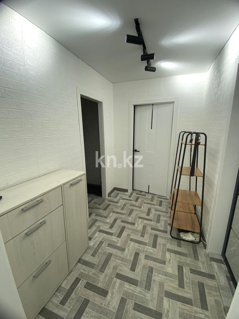 Продажа 2-комнатной квартиры, 40.3 м² - Продажа двухкомнатных квартир в панельном доме в Караганде - страница 3 фото 8 из 13