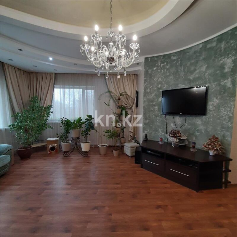 Продажа 8-комнатного дома, 302 м² - Продажа земельных участков в Темиртау фото 1 из 22