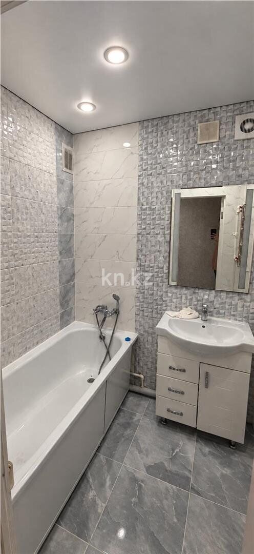 Продажа 3-комнатной квартиры, 60 м² - Продажа трехкомнатных квартир на Юго-Востоке Караганды фото 8 из 9