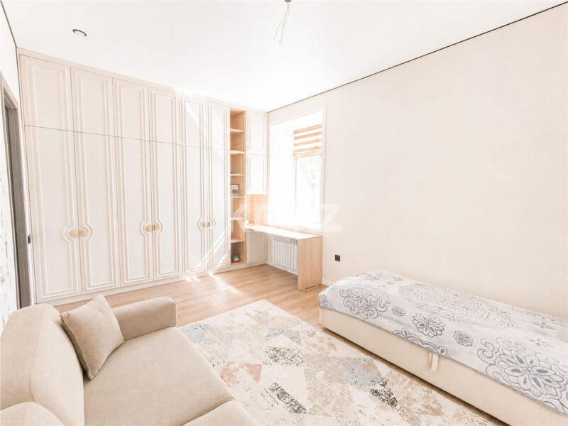 Продажа 4-комнатной квартиры, 118 м² - Продажа четырехкомнатных квартир в кирпичном доме в Караганде - страница 5 фото 9 из 24