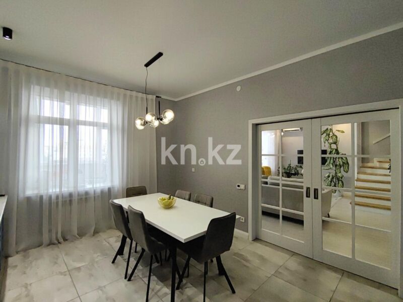 Продажа 4-комнатной квартиры, 138.4 м² - Продажа четырехкомнатных квартир в кирпичном доме в Караганде фото 9 из 31