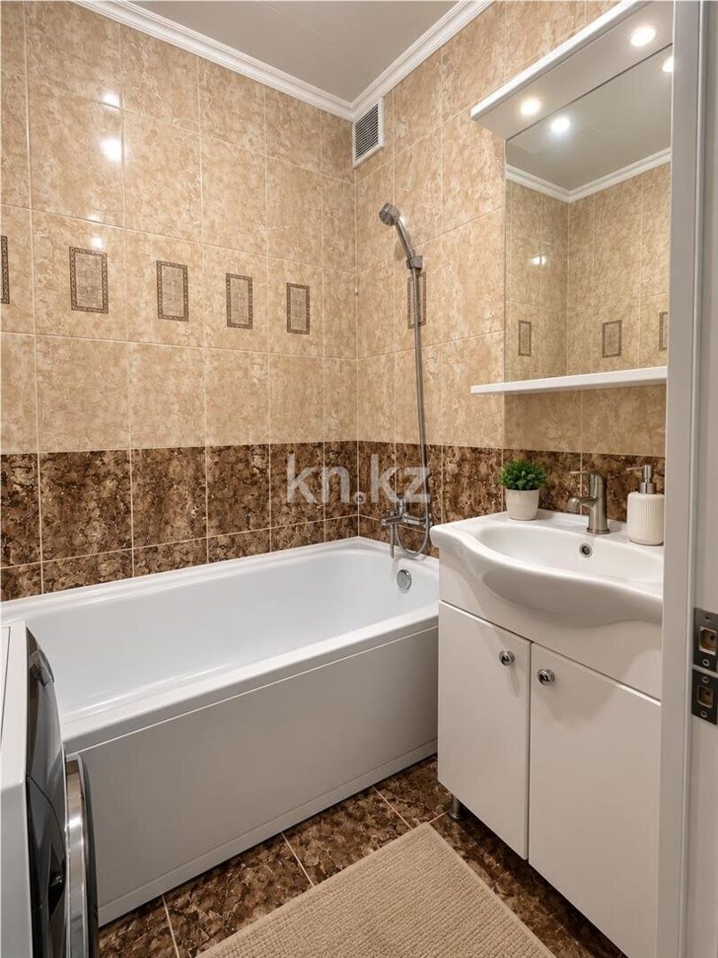 Продажа 3-комнатной квартиры, 64 м² - Продажа трехкомнатных квартир в Майкудуке Караганды - страница 3 фото 11 из 14