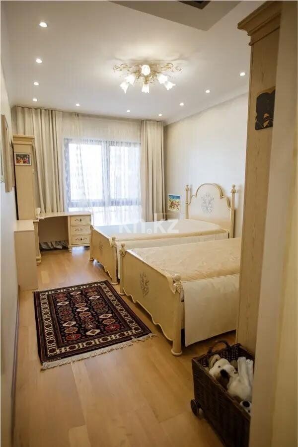 Продажа 3-комнатной квартиры, 136 м² - Продажа трехкомнатных квартир в Медеуском р-не Алматы - страница 3 фото 1 из 8