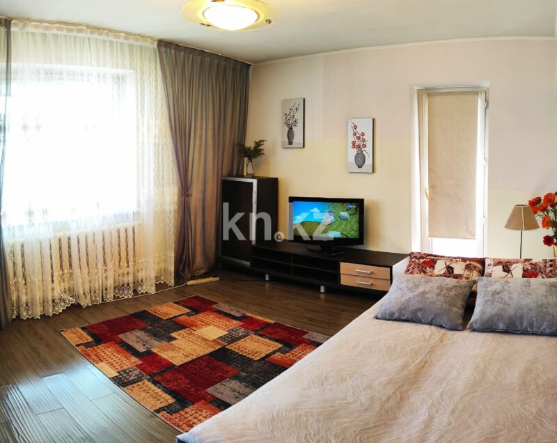 Аренда 1-комнатной квартиры посуточно, 50 м² - Аренда квартир посуточно в Медеуском р-не Алматы фото 1 из 17