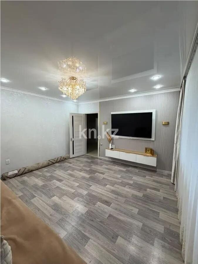 Продажа 3-комнатной квартиры, 64 м² - Продажа трехкомнатных квартир в Майкудуке Караганды - страница 2 фото 1 из 7