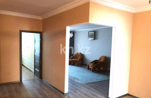 Аренда 3-комнатной квартиры, 107 м² - Аренда квартир помесячно в Караганде фото 6 из 11