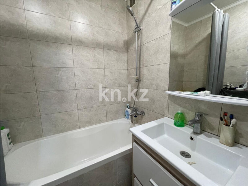Продажа 4-комнатной квартиры, 81 м² - Продажа четырехкомнатных квартир на Юго-Востоке Караганды - страница 10 фото 14 из 18