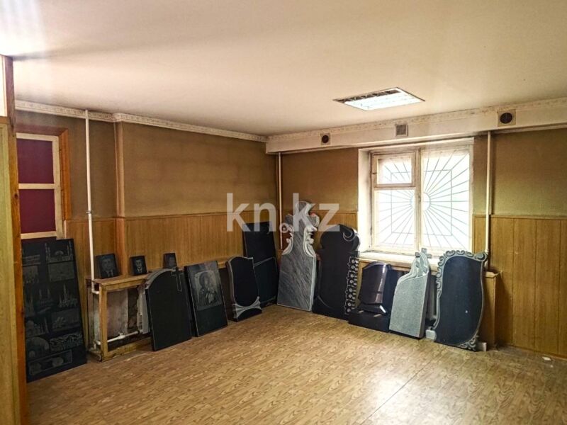 Продажа помещения, 64 м² - Продажа офисных и торговых помещений в Караганде фото 1 из 12