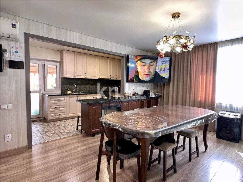 Продажа 6-комнатного дома, 230 м² - Продажа домов, коттеджей в Караганде - страница 6 фото 2 из 33