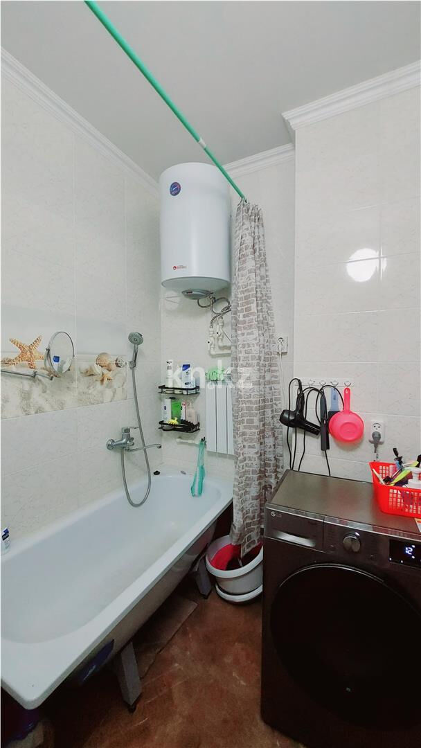 Продажа 3-комнатной квартиры, 88 м² - Продажа квартир в блочном доме в Караганде - страница 2 фото 7 из 9