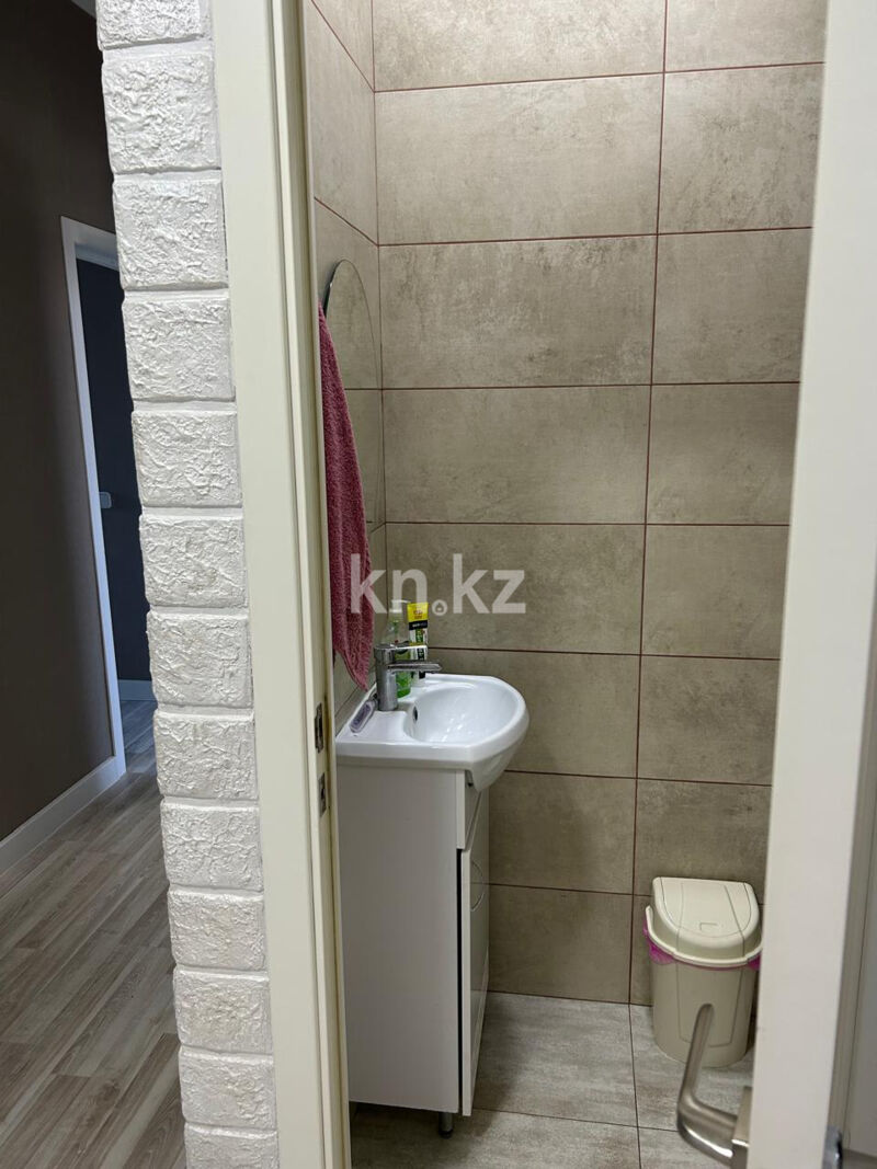 Продажа 3-комнатной квартиры, 75 м² - Продажа квартир в блочном доме в Караганде - страница 2 фото 1 из 9