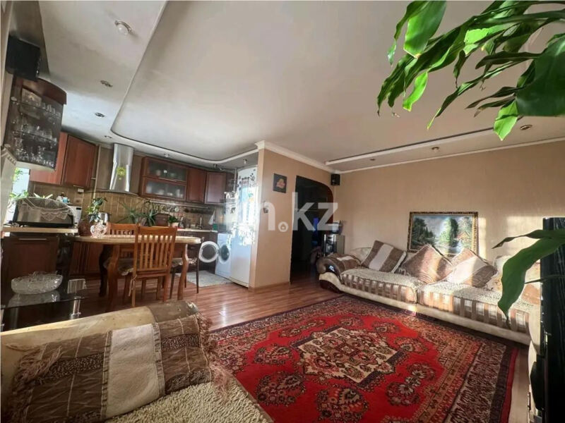 Продажа 4-комнатной квартиры, 74 м² - Продажа четырехкомнатных квартир в кирпичном доме в Караганде фото 3 из 6