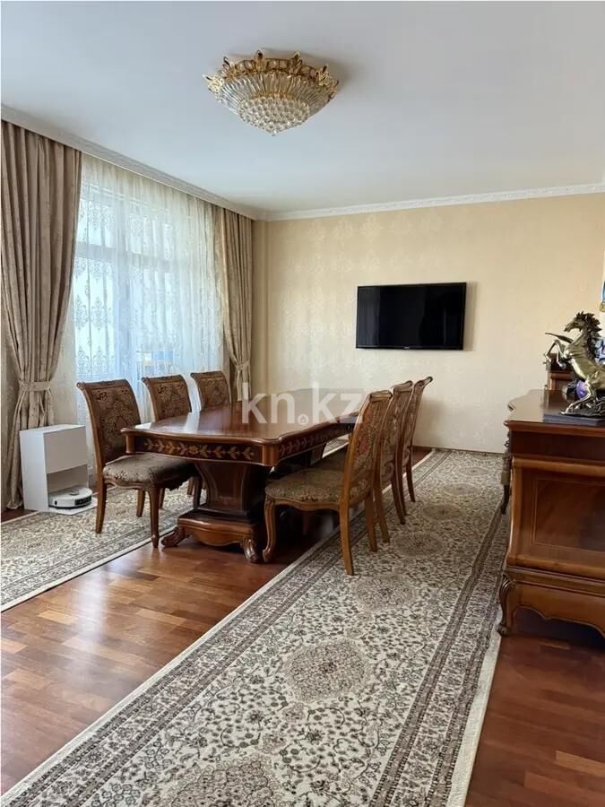 Продажа 5-комнатной квартиры, 200 м² - Продажа пятикомнатных и более квартир в кирпичном доме в Астане фото 1 из 8