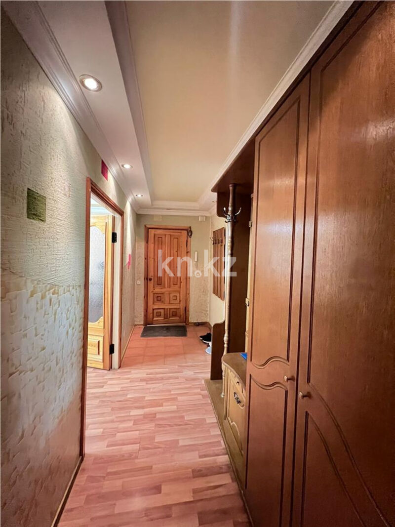 Продажа 4-комнатной квартиры, 77 м² - Продажа четырехкомнатных квартир в панельном доме в Караганде - страница 5 фото 17 из 20