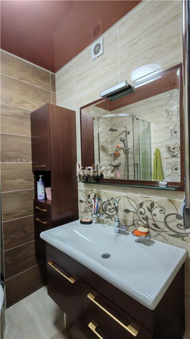 Продажа 3-комнатной квартиры, 90 м² - Продажа квартир в блочном доме в Караганде - страница 3 фото 18 из 27