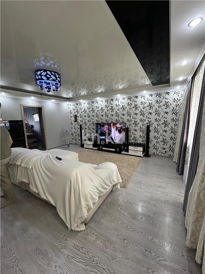 Продажа 4-комнатной квартиры, 93 м² - Продажа четырехкомнатных квартир в Михайловке Караганды фото 2 из 14