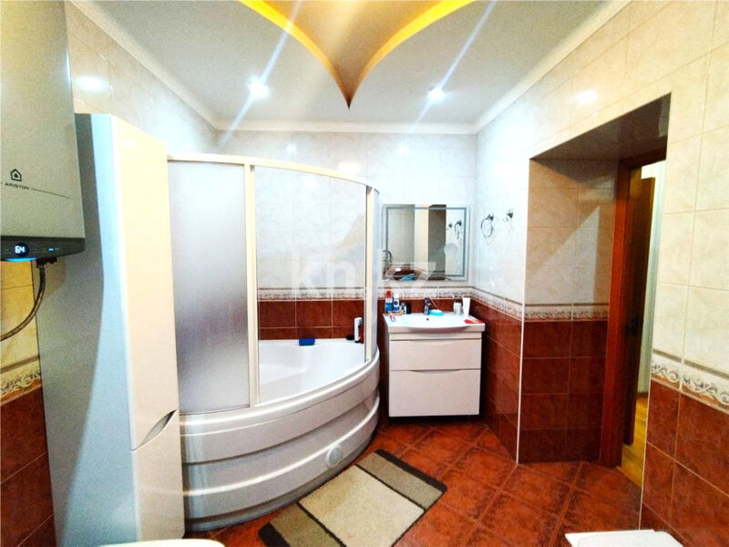 Продажа 4-комнатной квартиры, 94 м² - Продажа четырехкомнатных квартир в кирпичном доме в Караганде - страница 8 фото 10 из 15