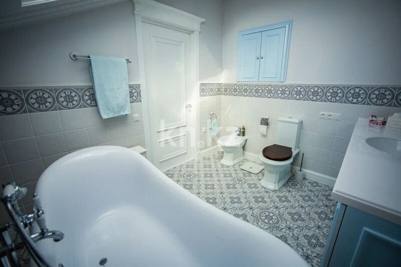 Продажа 5-комнатной квартиры, 154 м² - Продажа квартир в кирпичном доме в Караганде - страница 91 фото 17 из 25