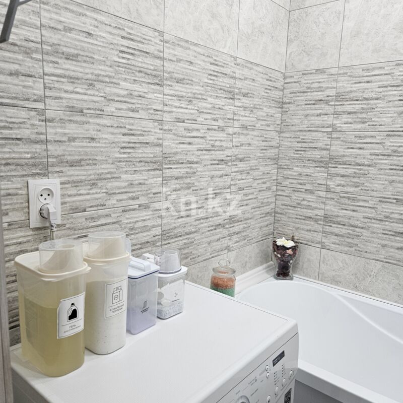 Продажа 2-комнатной квартиры, 52.6 м² - Продажа двухкомнатных квартир в панельном доме в Караганде фото 2 из 38