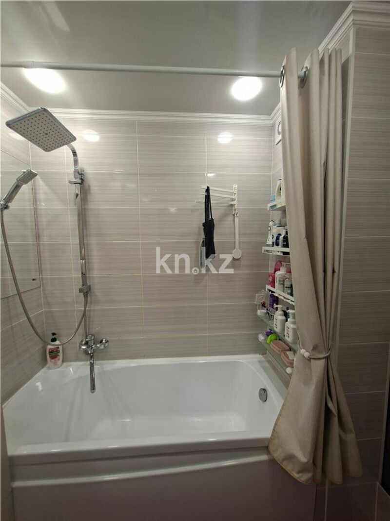 Продажа 3-комнатной квартиры, 63 м² - Продажа трехкомнатных квартир на Юго-Востоке Караганды фото 11 из 42