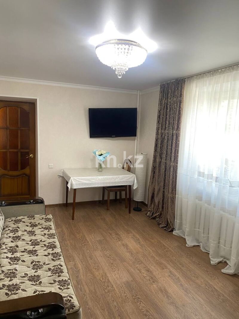Продажа 3-комнатной квартиры, 63 м² - Продажа трехкомнатных квартир в кирпичном доме в Караганде фото 2 из 12
