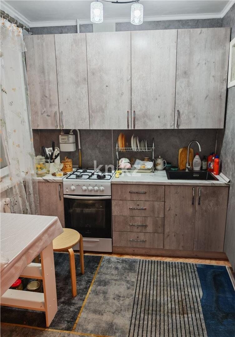 Продажа 3-комнатной квартиры, 58 м² - Продажа трехкомнатных квартир в панельном доме в Караганде - страница 2 фото 1 из 19