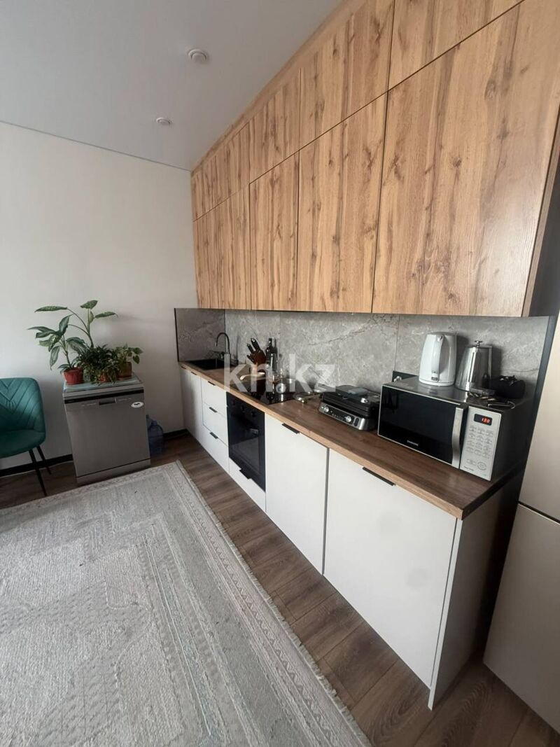 Аренда 4-комнатной квартиры, 100 м² - Аренда четырехкомнатных квартир помесячно в Астане фото 1 из 9