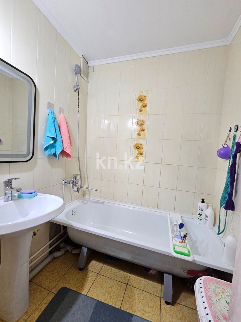 Продажа 2-комнатной квартиры, 54.1 м² - Продажа двухкомнатных квартир в панельном доме в Караганде - страница 8 фото 16 из 25