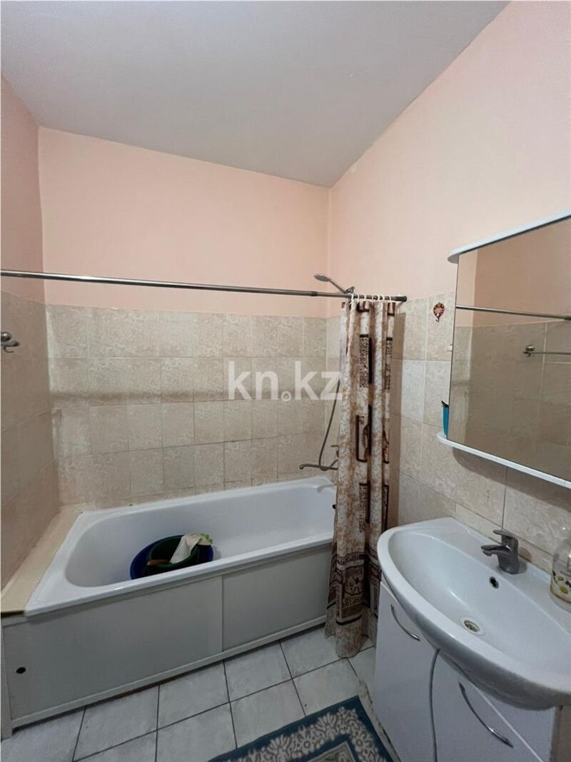 Продажа 2-комнатной квартиры, 65 м² - Продажа двухкомнатных квартир в монолитно-каркасном доме в Караганде - страница 3 фото 8 из 15