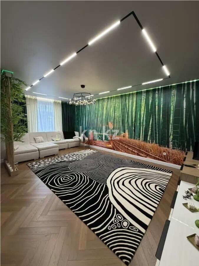 Продажа 4-комнатной квартиры, 130 м² - Продажа четырехкомнатных квартир в кирпичном доме в Караганде - страница 4 фото 1 из 8