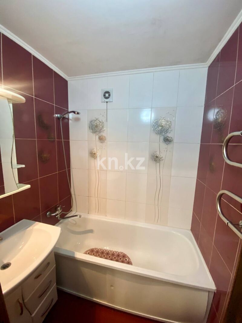 Продажа 3-комнатной квартиры, 63 м² - Продажа трехкомнатных квартир в кирпичном доме в Караганде фото 5 из 12