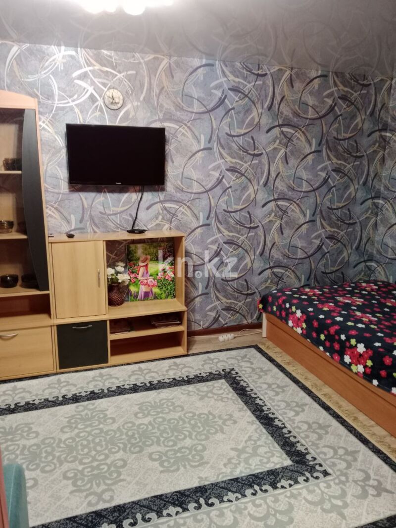 Аренда 1-комнатной квартиры посуточно, 33 м² - Аренда однокомнатных квартир посуточно в Усть-Каменогорске фото 1 из 8