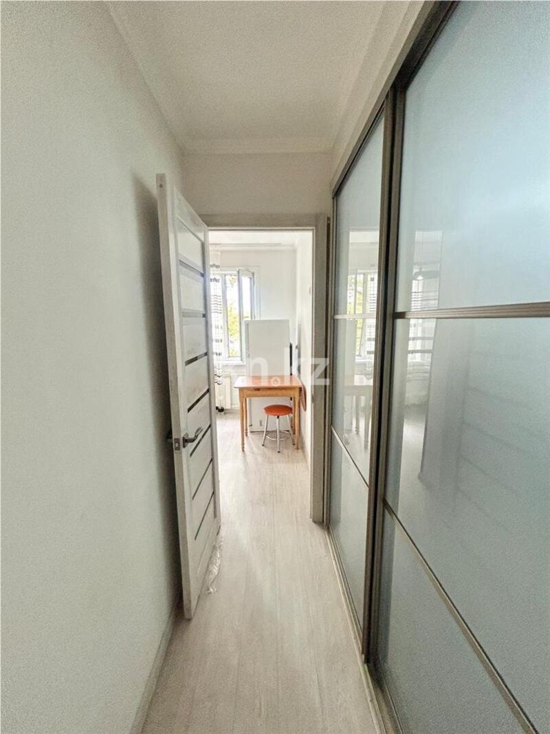 Продажа 1-комнатной квартиры, 33 м² - Продажа офисных и торговых помещений в Павлодаре фото 8 из 12