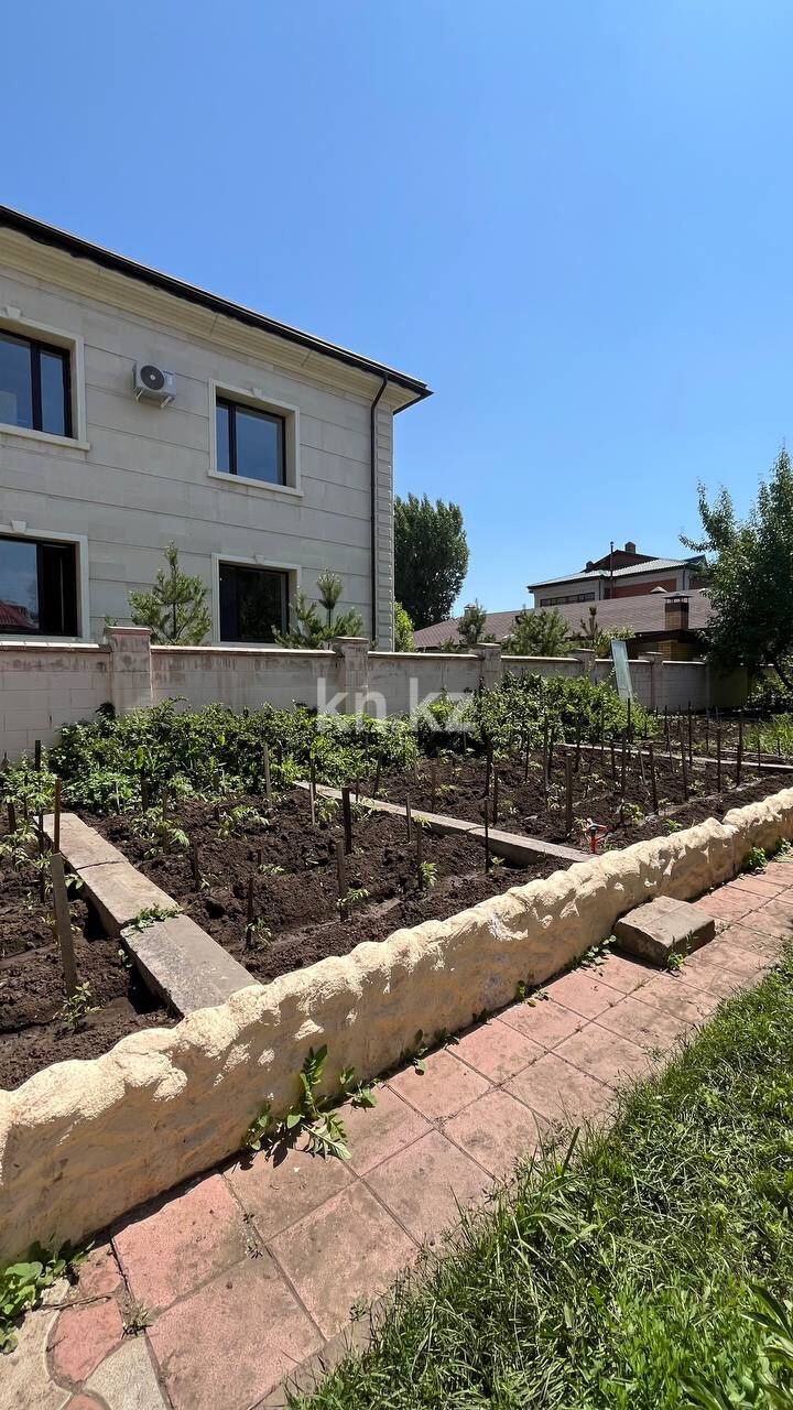 Продажа 6-комнатного дома, 900 м² - Продажа пятикомнатных и более домов, коттеджей в Астане фото 1 из 3