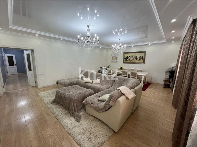 Продажа 4-комнатной квартиры, 131 м² - Продажа четырехкомнатных квартир в кирпичном доме в Караганде - страница 8 фото 1 из 23
