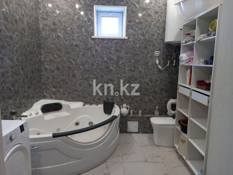 Продажа 4-комнатной квартиры, 118 м² - Продажа четырехкомнатных квартир на Юго-Востоке Караганды фото 15 из 21