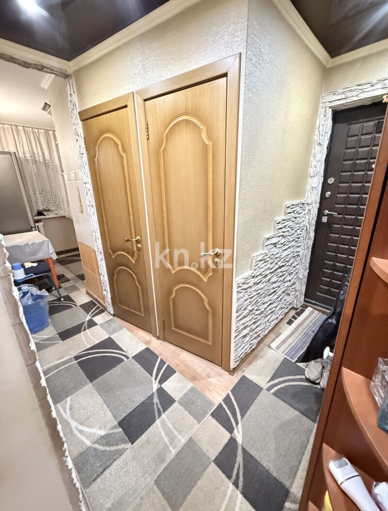 Продажа 3-комнатной квартиры, 48 м² - Продажа трехкомнатных квартир на Юго-Востоке Караганды - страница 11 фото 16 из 21