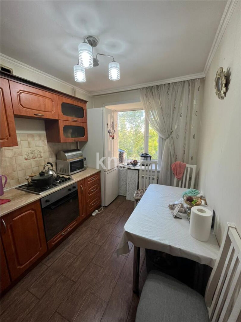 Продажа 4-комнатной квартиры, 72 м² - Продажа четырехкомнатных квартир в кирпичном доме в Караганде - страница 6 фото 9 из 15