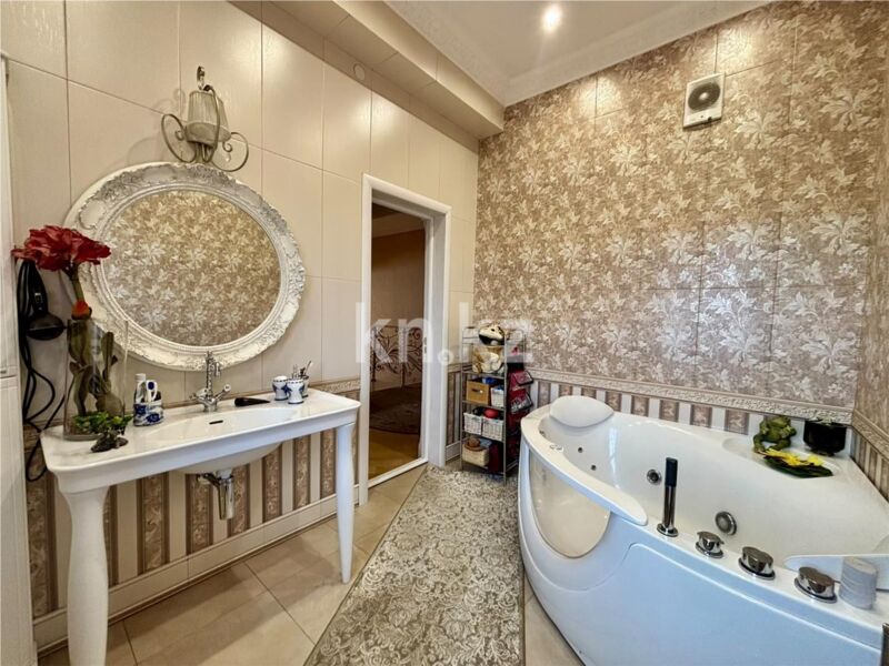 Продажа 9-комнатного дома, 375.7 м² - Продажа домов, коттеджей в Караганде - страница 3 фото 27 из 36