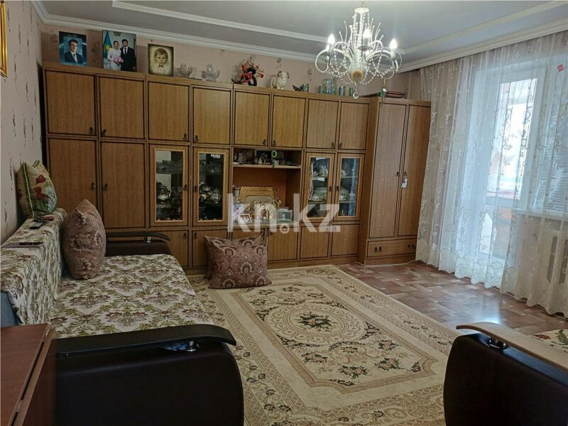 Продажа 3-комнатной квартиры, 64 м² - Продажа трехкомнатных квартир в панельном доме в Караганде - страница 2 фото 1 из 12