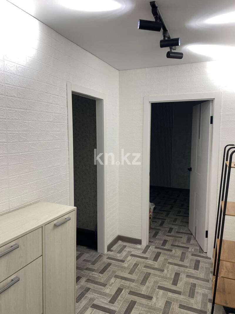 Продажа 2-комнатной квартиры, 40.3 м² - Продажа двухкомнатных квартир в панельном доме в Караганде - страница 3 фото 9 из 13