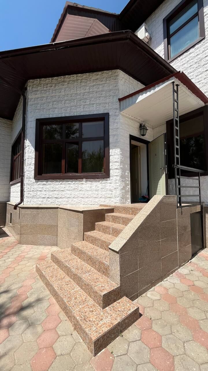 Продажа 6-комнатного дома, 900 м² - Продажа пятикомнатных и более домов, коттеджей в Астане фото 2 из 3