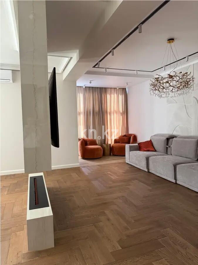 Продажа 4-комнатной квартиры, 300 м² - Продажа четырехкомнатных квартир в Караганде - страница 3 фото 1 из 5