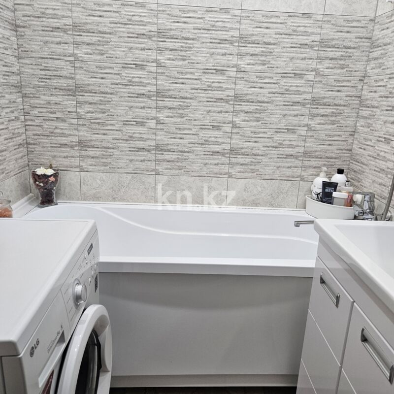 Продажа 2-комнатной квартиры, 52.6 м² - Продажа двухкомнатных квартир в панельном доме в Караганде фото 3 из 38