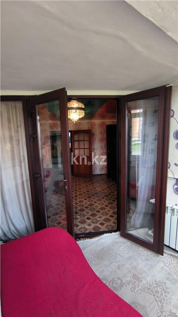 Продажа 3-комнатной квартиры, 61 м² - Продажа трехкомнатных квартир в Майкудуке Караганды - страница 6 фото 17 из 18